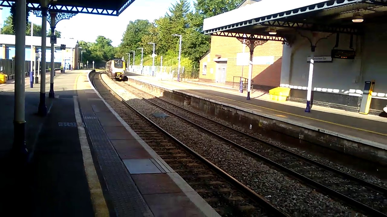 Class 221 132 Super Voyager arriving at Cheltenham