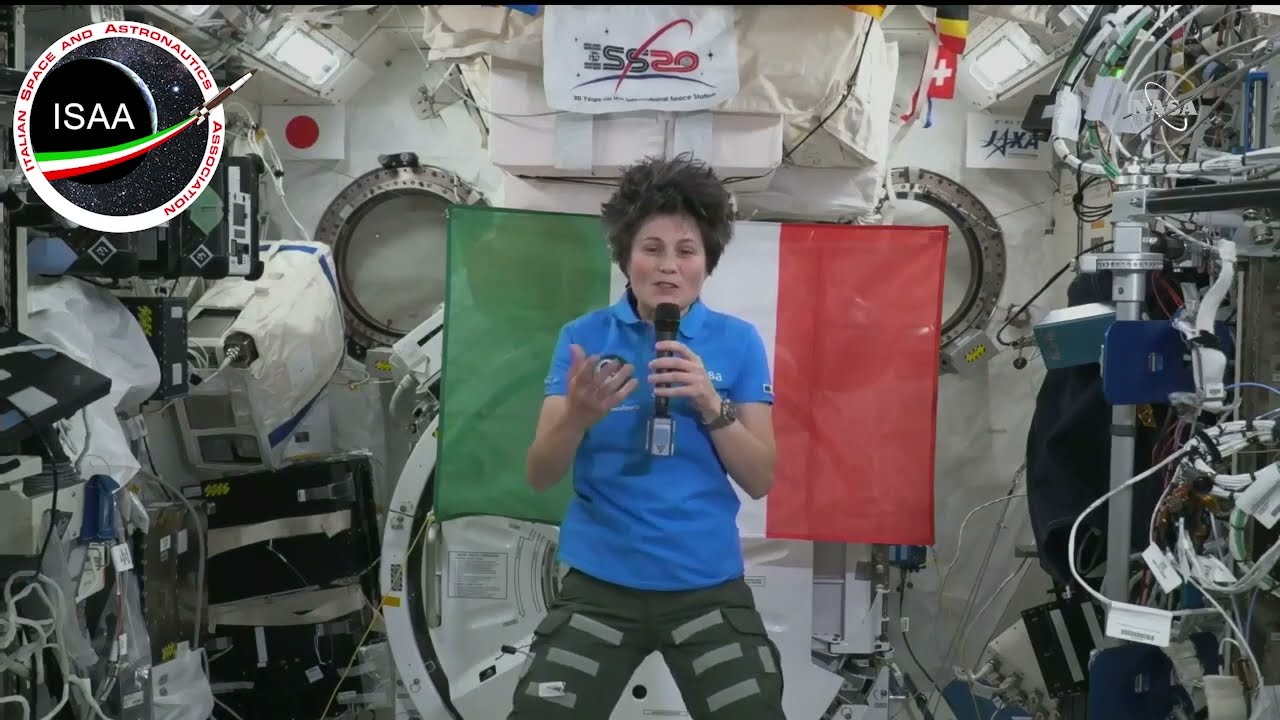 ESA, ASI e alcuni media europei intervistano Samantha Cristoforetti (sub ITA)