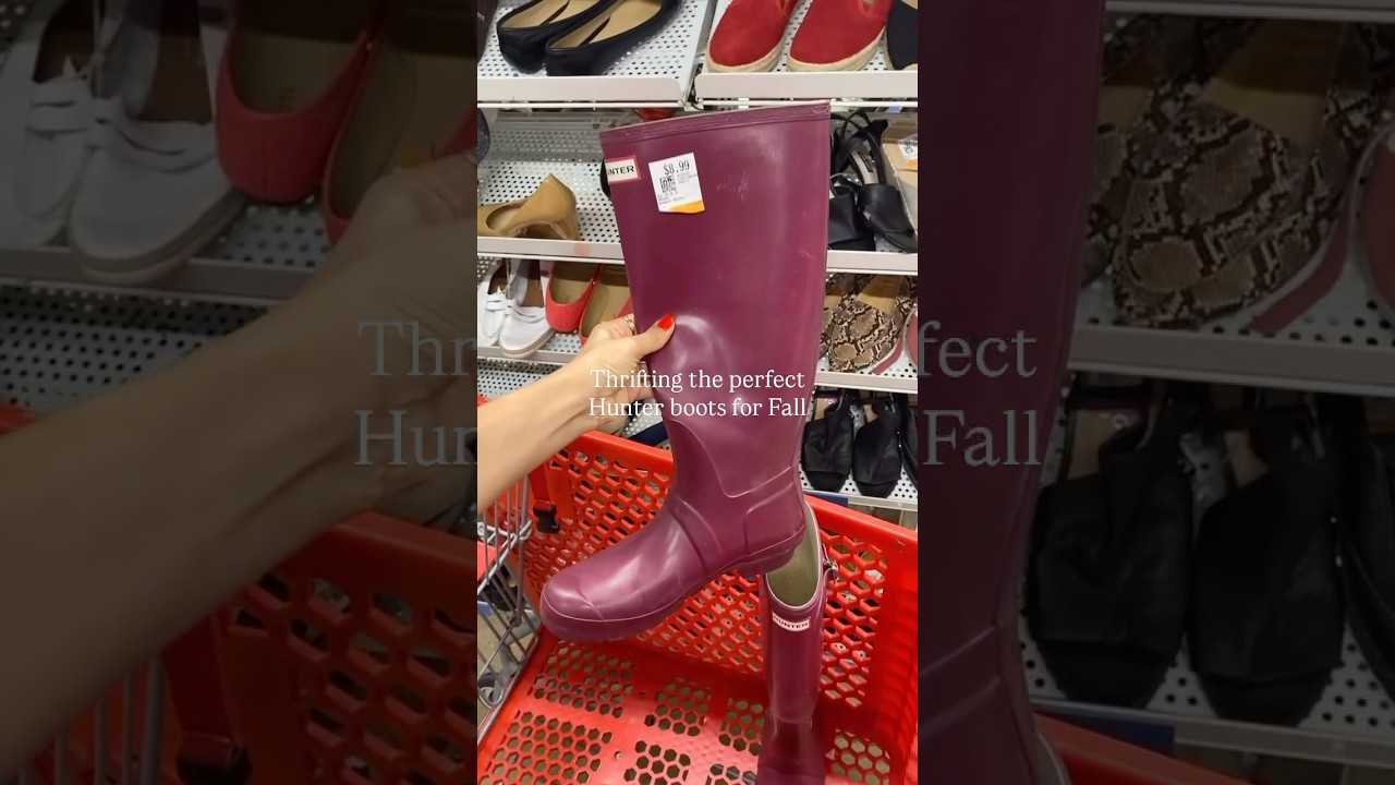 Thrifting the perfect Hunter boots for Fall 🍂🍂 #thrift #thriftfinds #hunterboots