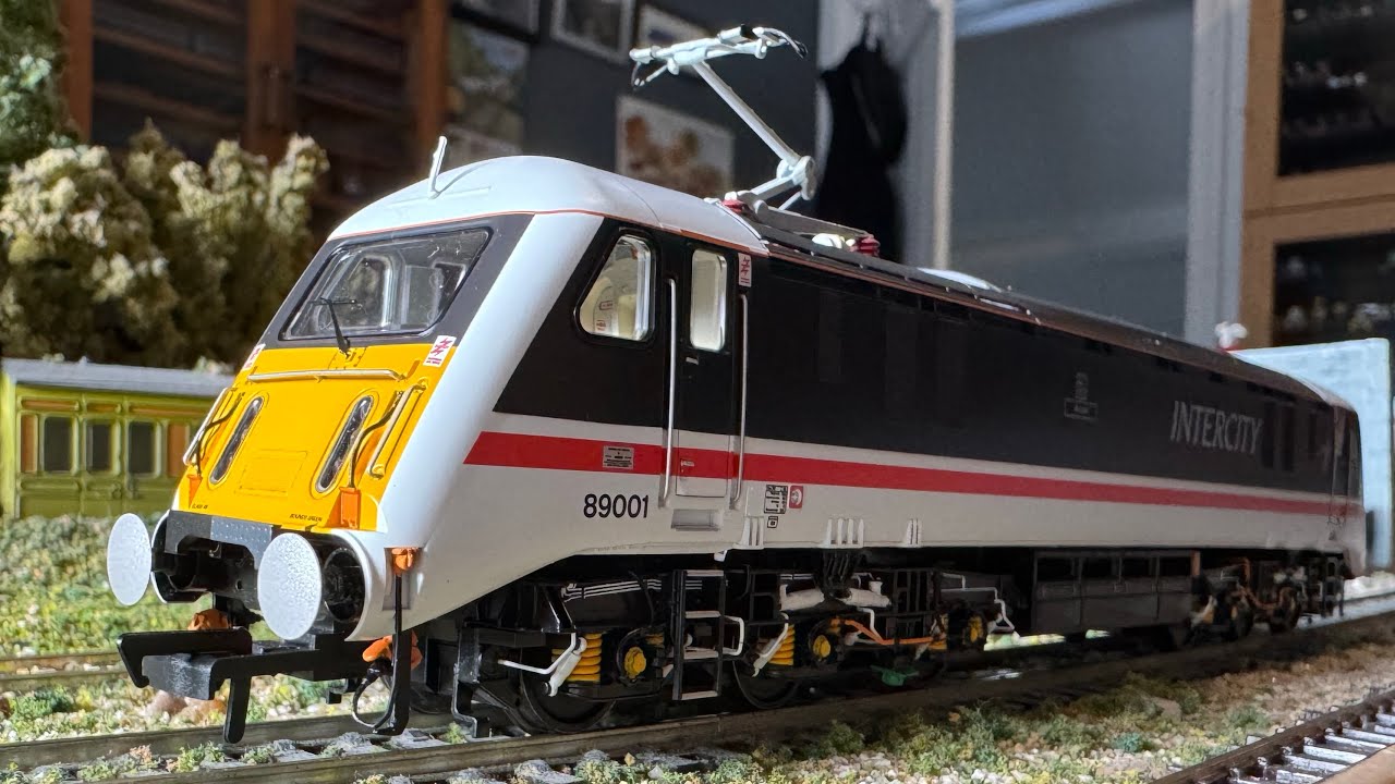 The ACCURASCALE/RAILS OO Gauge is, Class 89 BR InterCity Swallow No.89001 (ACC2298)