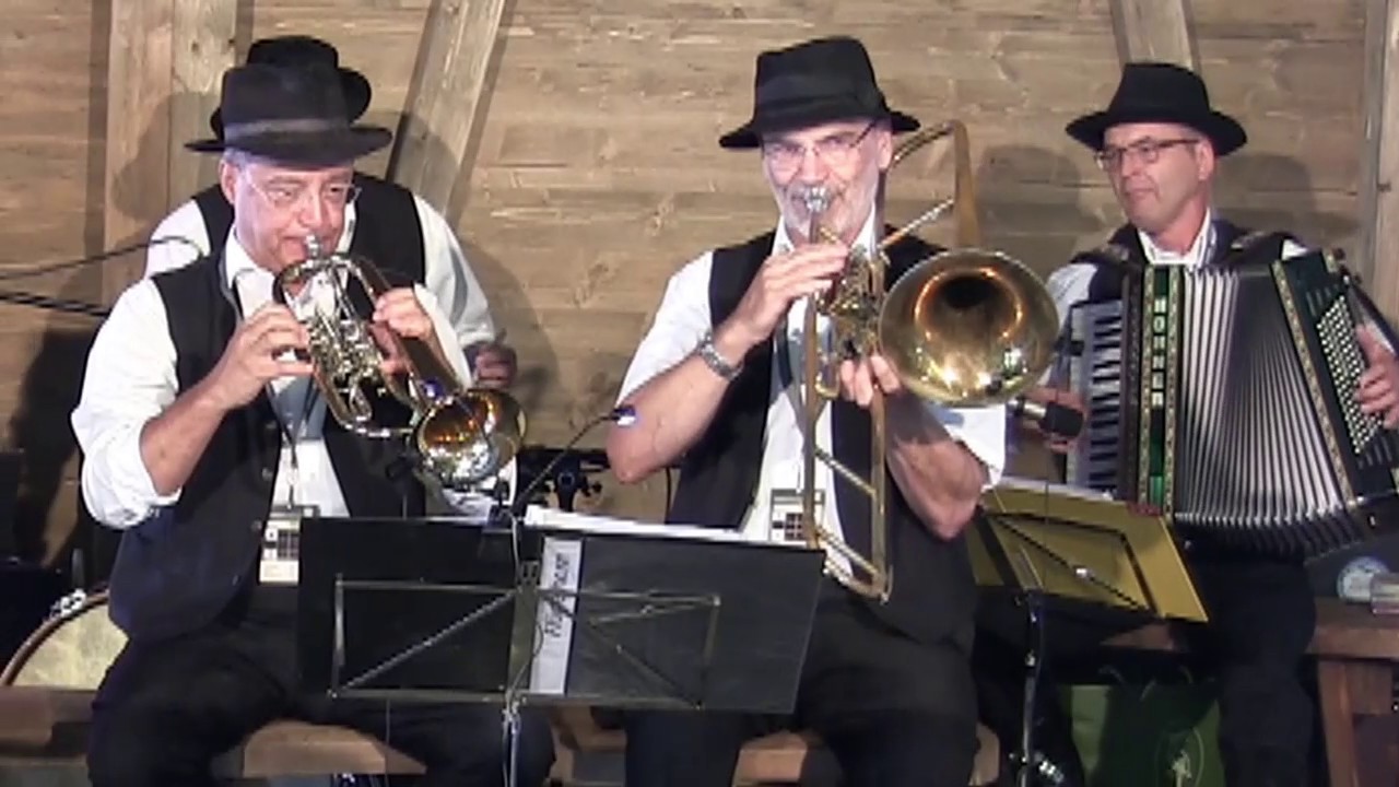 Die Buchgrabler beim Woodstock der Blasmusik 2017 spielen die Polka 
