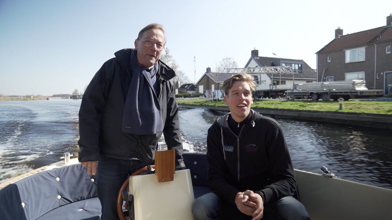 Van Leijen Watersport levert boot af in Blokzijl, klanten heel erg blij!