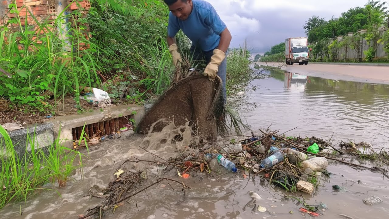 Rainstorm Aftermath A Struggle to Clear Flooded Drains