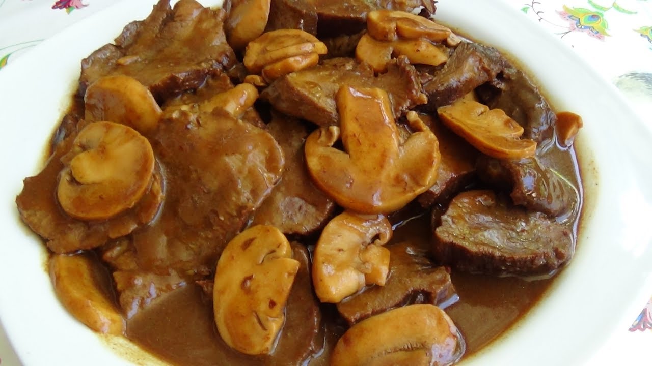 LÍNGUA DE BOI AO VINHO COM MOLHO CHAMPIGNON