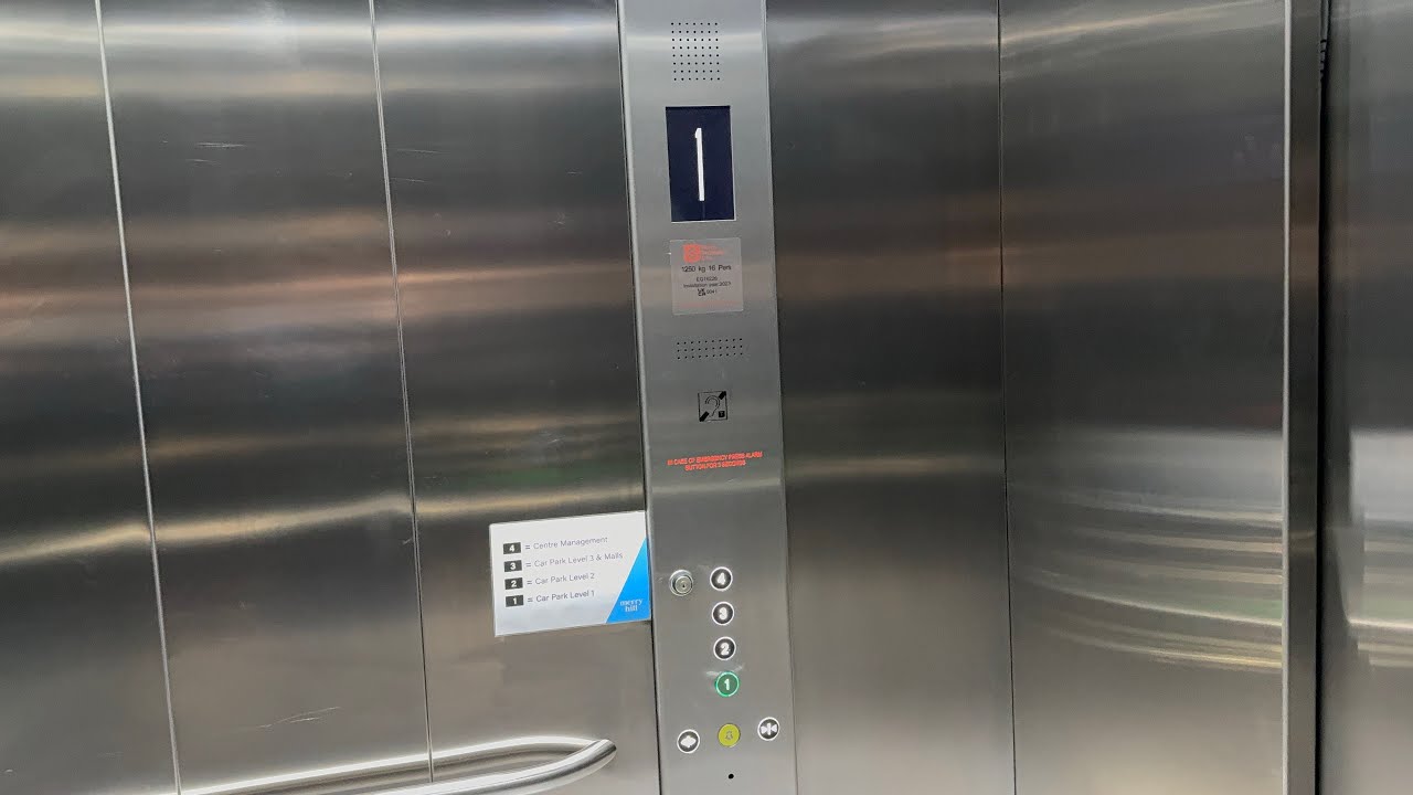 Horrible 2023 Morris Vermaport MRL Lift @ Merry Hill Shopping Centre Car Park Dudley