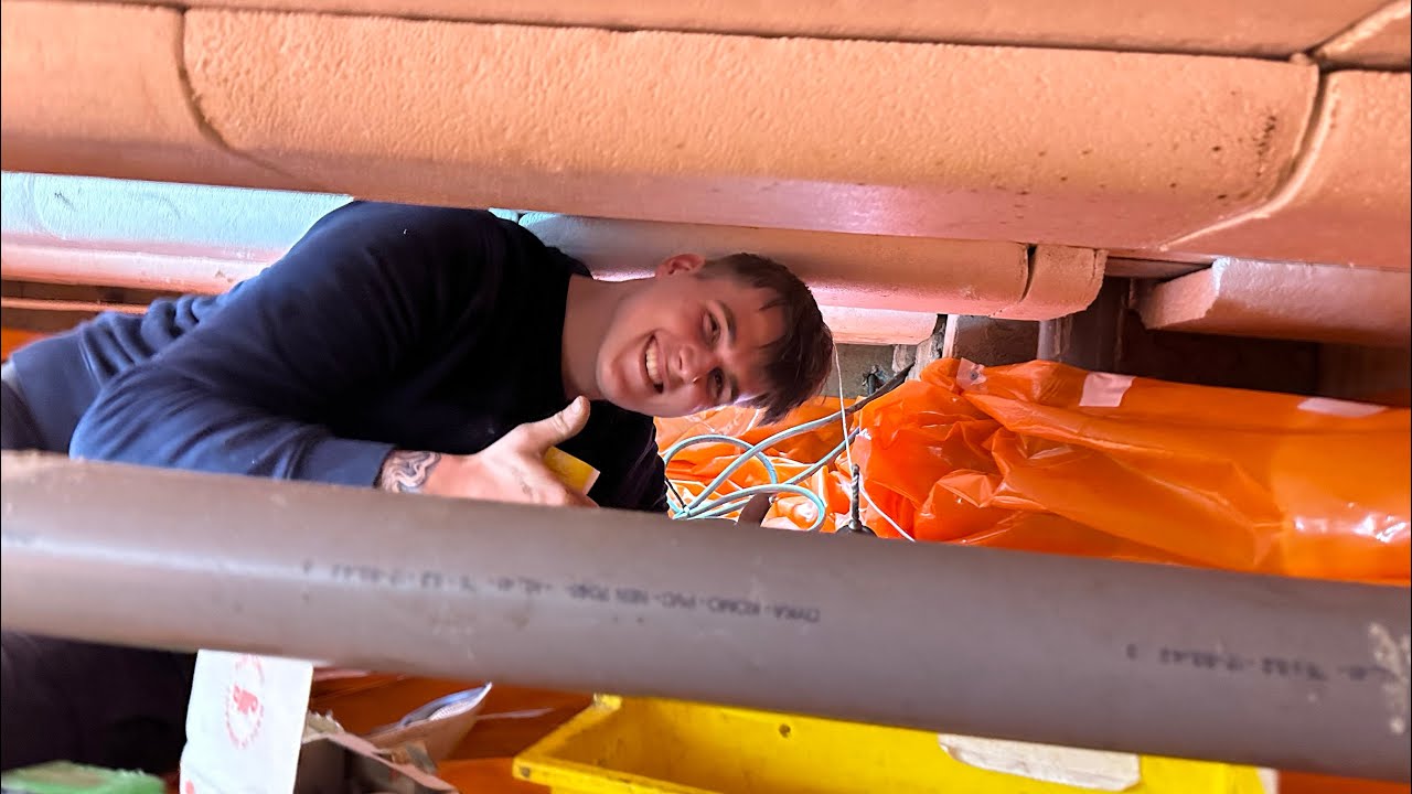 Stank, vocht en schimmels in huis door condensatie vanuit kruipruimte.