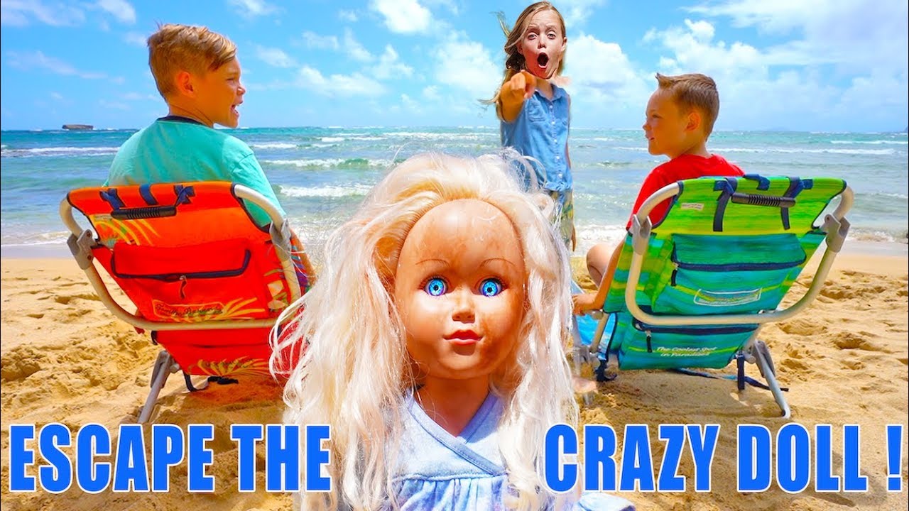 Сбегите от сумасшедшей куклы! Sneak Attack Nerf Adventure Showdown на Гавайях!