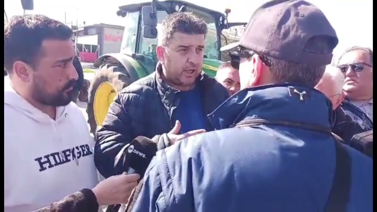 Αγρότες με τρακτέρ για την υποδοχή Μητσοτάκη