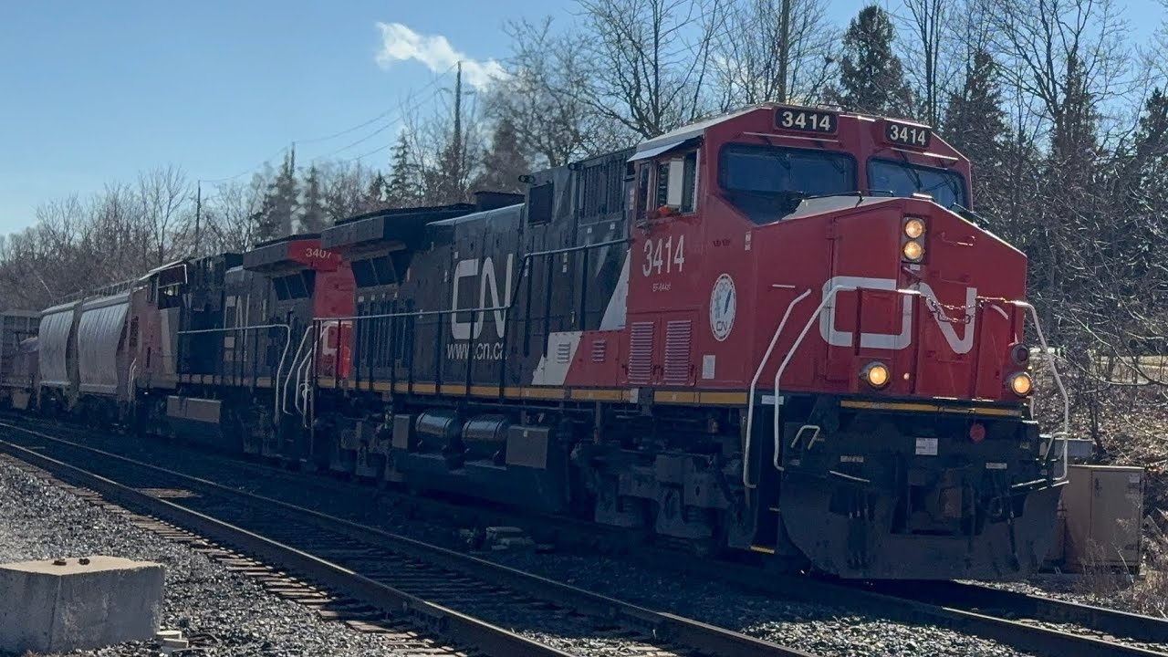 CN A425 passing hardy road in Brantford Ontario with a AC44C6M duo and a wave
