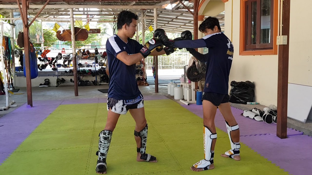 Using the arm control for stopping opponent and counter attack