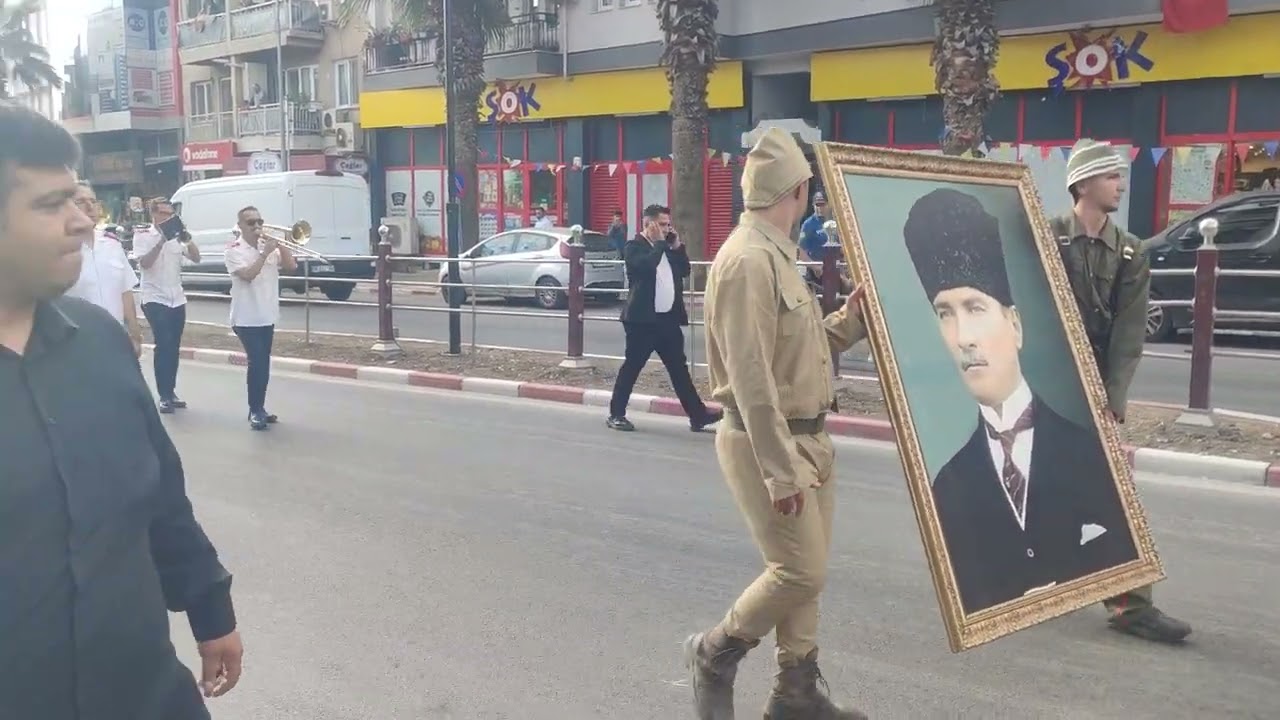 KEMALPAŞA'DA BEĞENİ TOPLAYAN KORTEJ YÜRÜYÜŞÜ