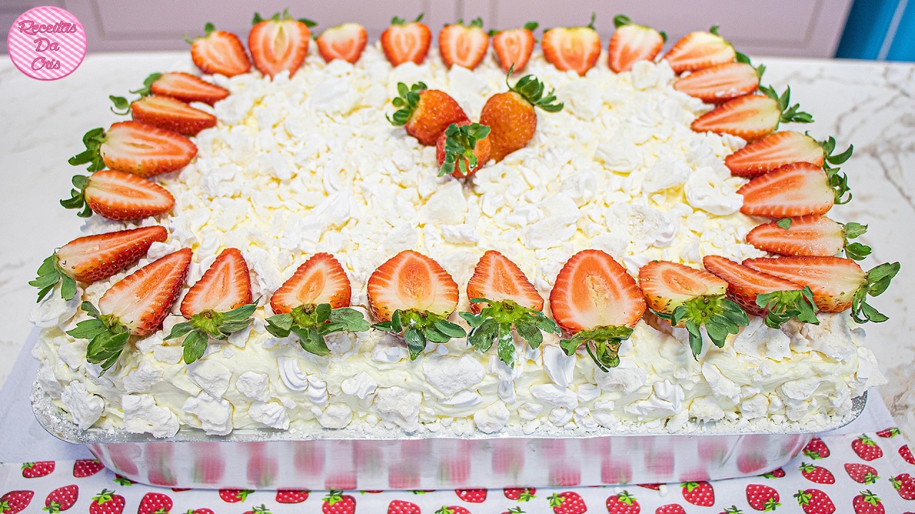O MELHOR BOLO DE MORANGO PARA INICIANTES | NA FORMA | SEM CORTAR SEM CONFEITAR | RECHEIO INCRÍVEL 😋