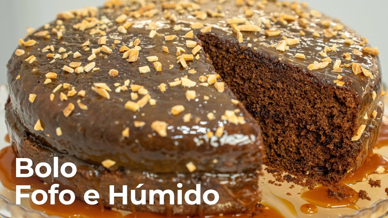 Bolo de Chocolate Húmido com Caramelo Salgado | Receita Fácil!