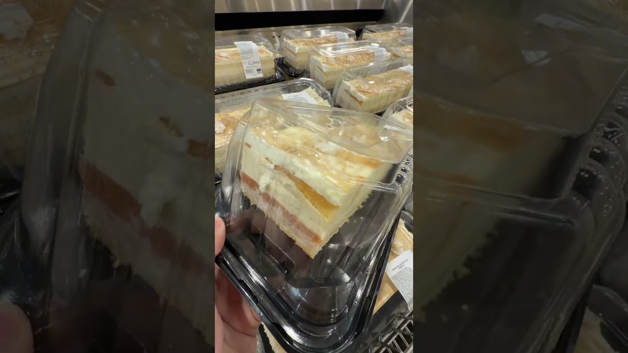 New cake at Costco 😍🎂🍰