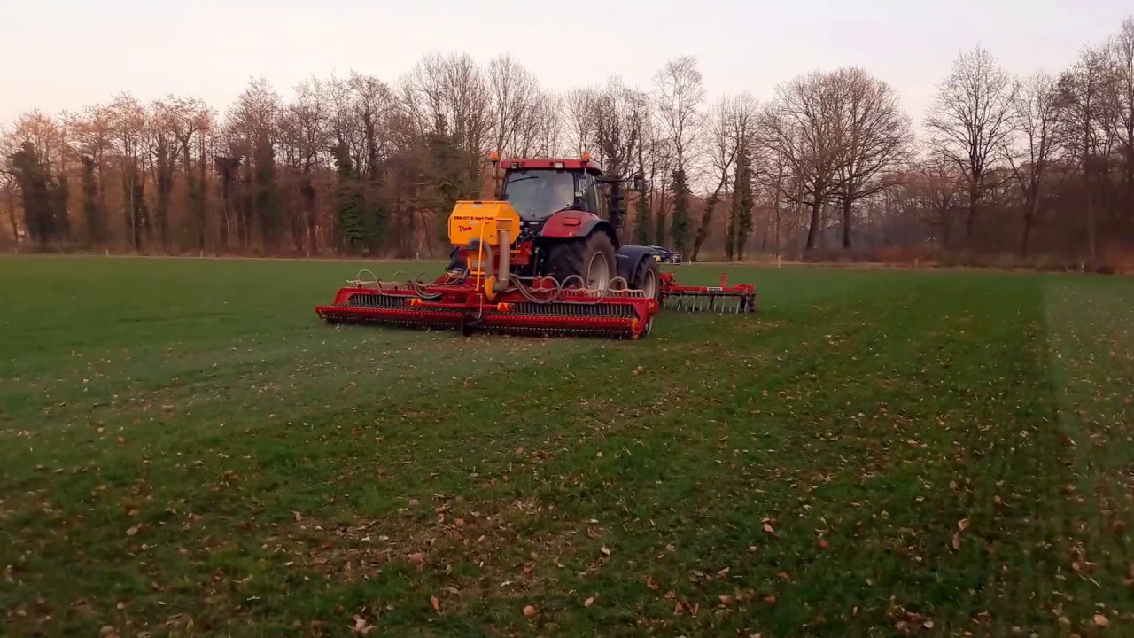 Loonbedrijf Almen Harfsen  aan het doorzaaien met een vredo DZ 358.07.5 gecombineerd met een wiedeg.