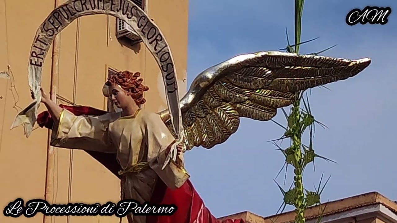 L'uscita dei fercoli del cristo morto e di Maria Addolorata (Venerdì Santo ai Fornai 2023, Video 4K)