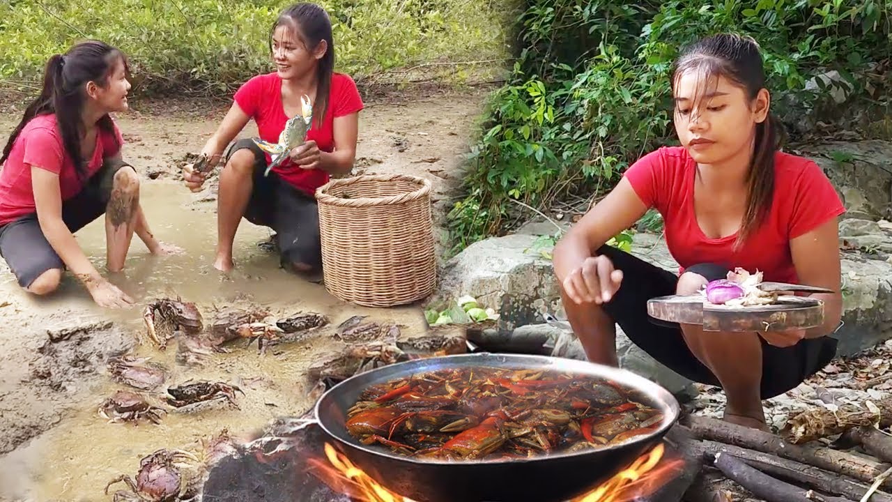 Cooking spicy Crabs easy recipe and Eating for survival food in jungle @LiisaCooking