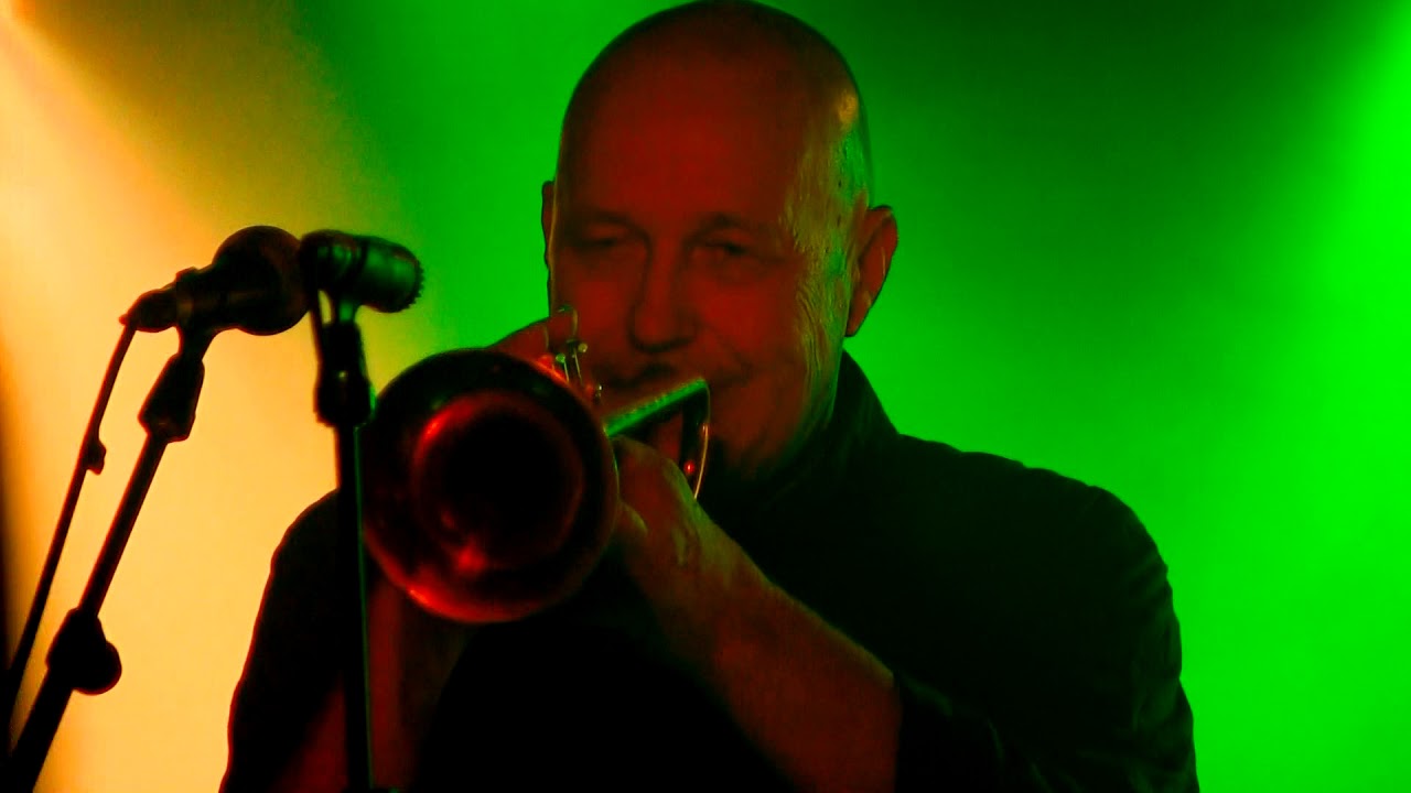 Motelli Skronkle - Uusi maa (live)