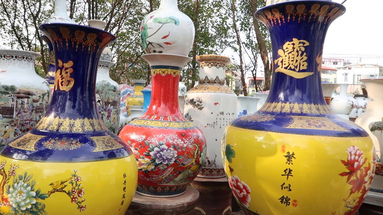 Chuẩn bị đón tết với bình nghệ thuật Giang Tây.
