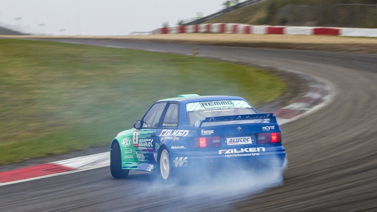 BMW E30 M3 Falken Driftcar with M5 V8 (Remmo Niezen)
