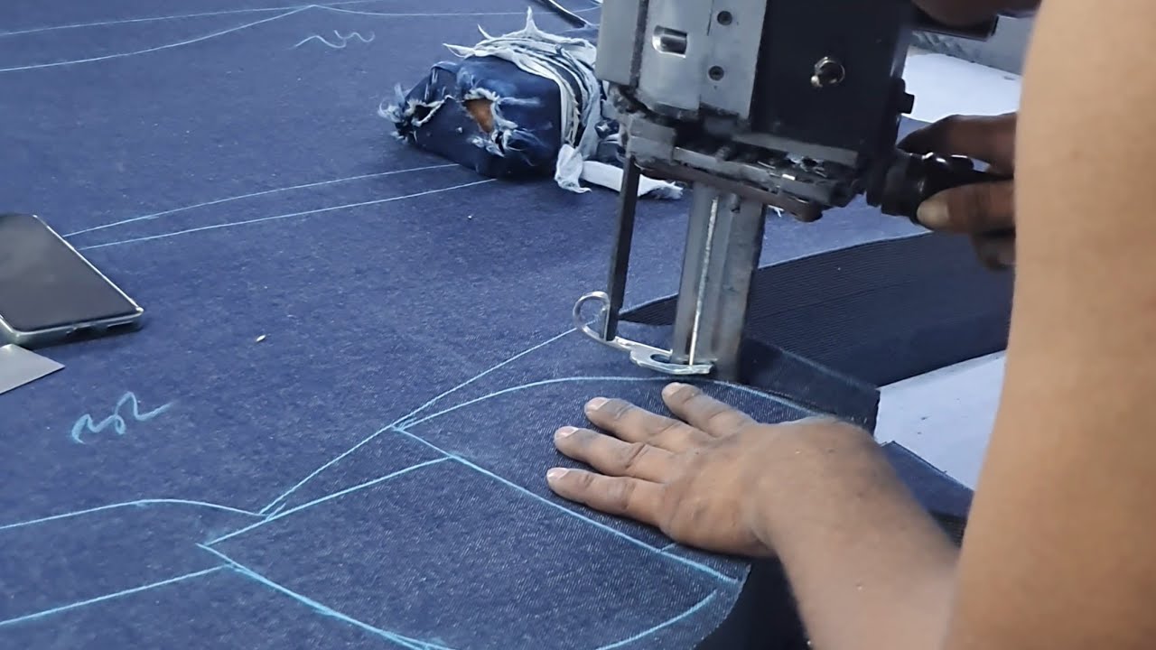 baggy jeans cutting jeans