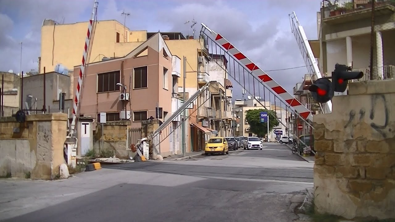 Spoorwegovergang Mazara del Vallo (I) // Railroad crossing // Passaggio a livello