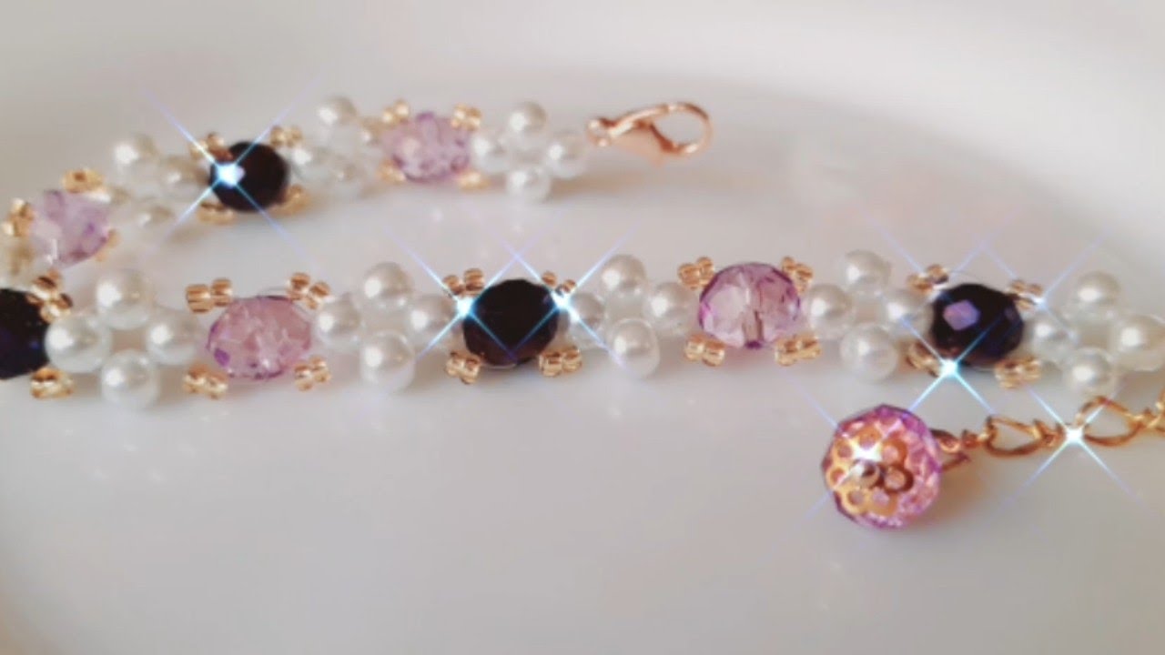 PULSERA PRECIOSA DE PERLAS BLANCAS,  CRISTALES Y MOSTACILLA (Bisuteria fácil)