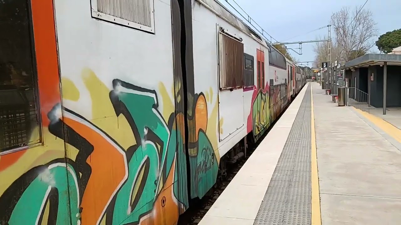 Trenes por platja de castelldefels.
