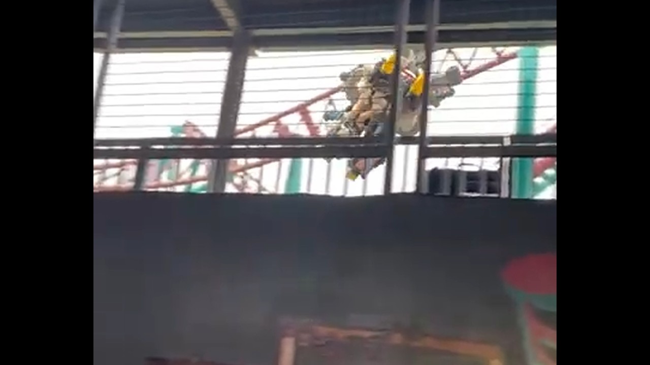 Super Roller Coaster at China Dinosaurs Park Review: Compact Spinning Coaster with an Inversion!