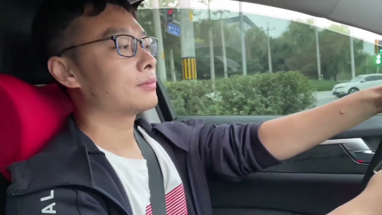 接老公出京回河北老家，小两口虽两手空空，开门瞬间却被弟弟感动 #回家 #国庆假期 #回娘家 #北漂  @DOU+小助手