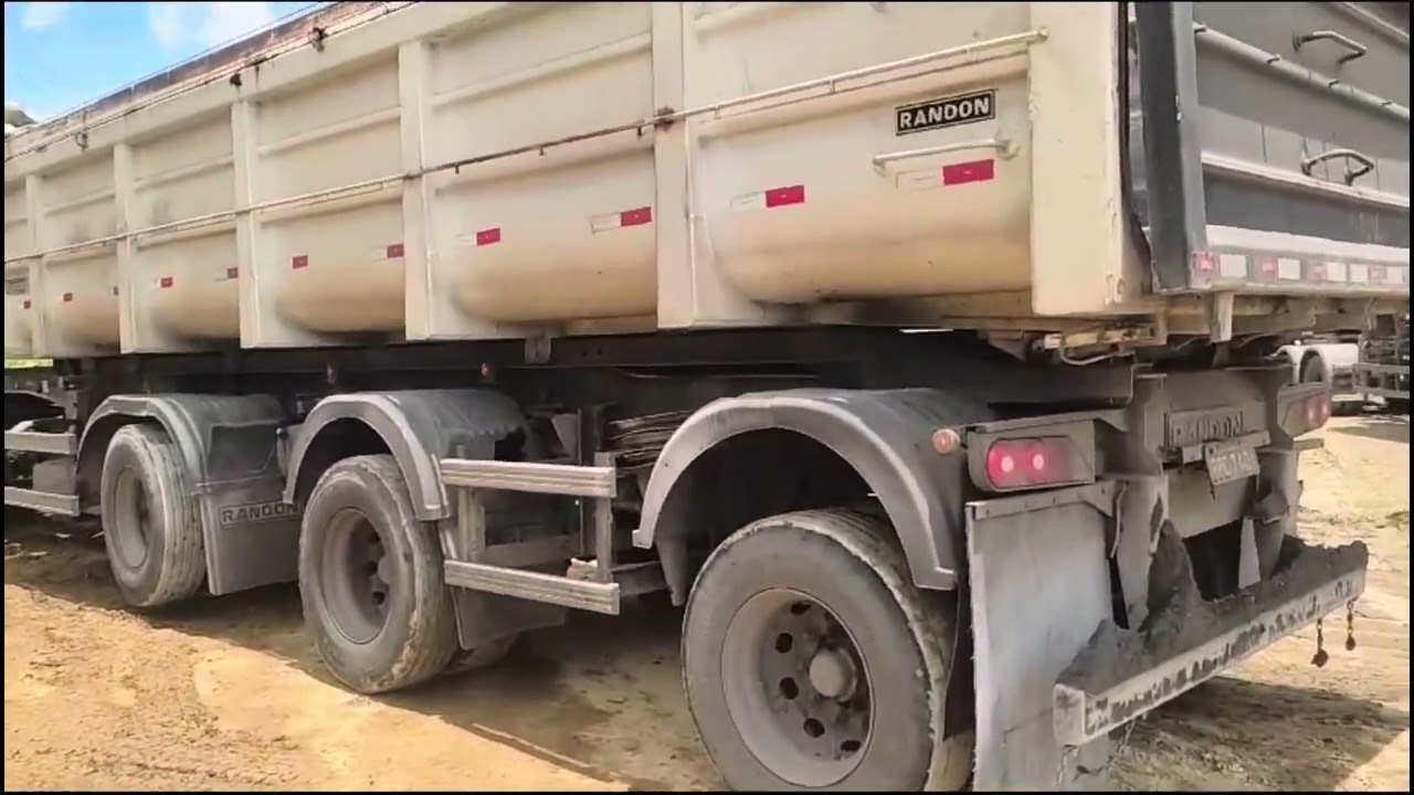Como são feitos as descargas com a carreta Vanderleia na caçamba #dicas #caminhões #penaestrada #top