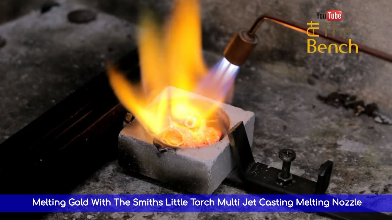 Плавка золота с помощью многоструйной плавильной насадки Smiths Little Torch