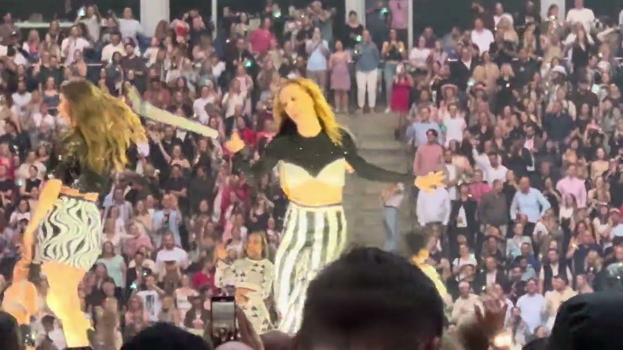 Taylor Swift - Shake it off (live @ Hamburg)