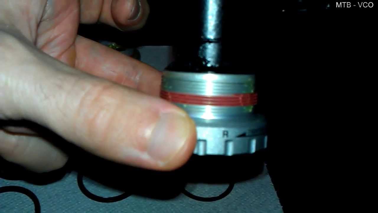 Montaggio del movimento centrale Hollowtech II / Hollowtech II bottom bracket mounting
