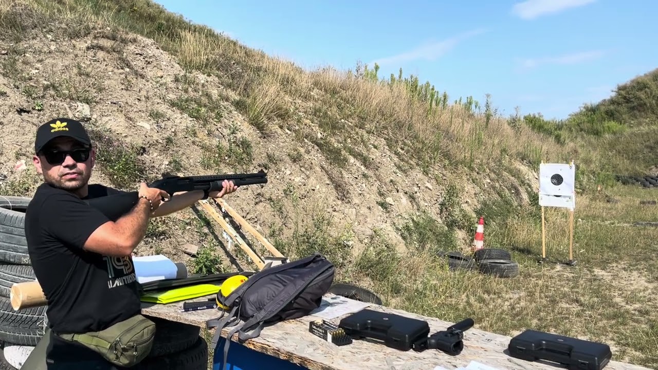 Strzelanie ze strzelby Mossberg 500
