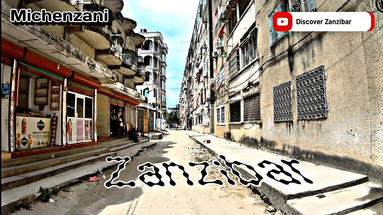 Hii mitaa nyuma majumba ya Michenzani inahitaji miundombinu hali ni mbaya kwakweli @discoverzanzibar