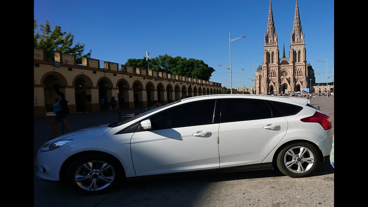 Como cambiar luz de cruce o luz baja Ford Focus 2015
