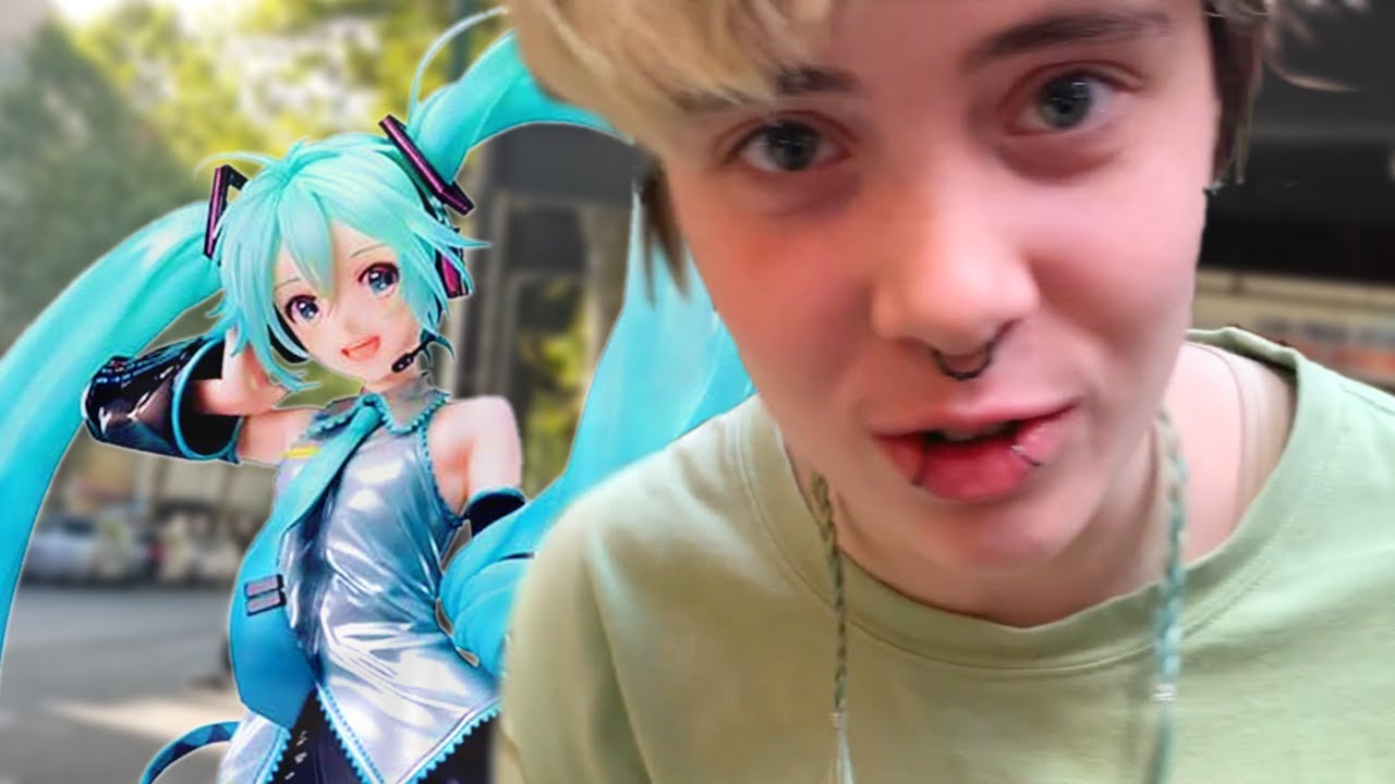 making a Hatsune Miku cosplay in 4 hours (help)