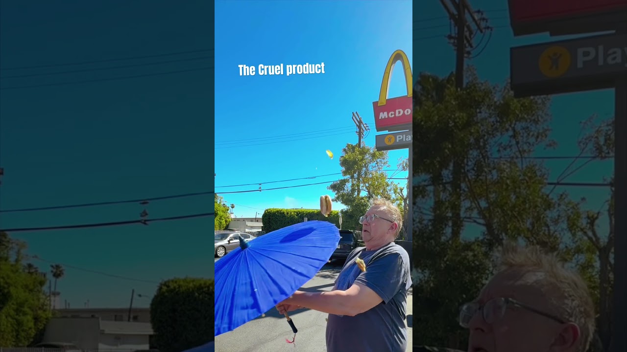 Okrutny produkt #cyrk #śmieszne #sztuczki #żongler #komedia #zabawa #produkt #og&oacute;rki kiszone #zamieszanie