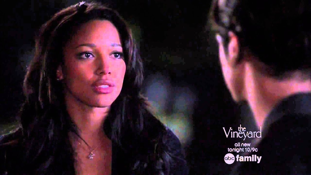 Lacey and Danny kiss again -- Twisted 1x07 (HD)