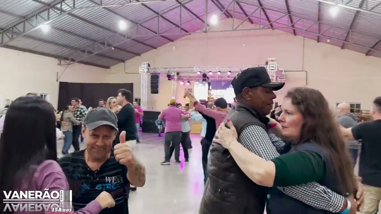 Bailes na Serra Gaucha Ao Vivo com Grupo Vanerão