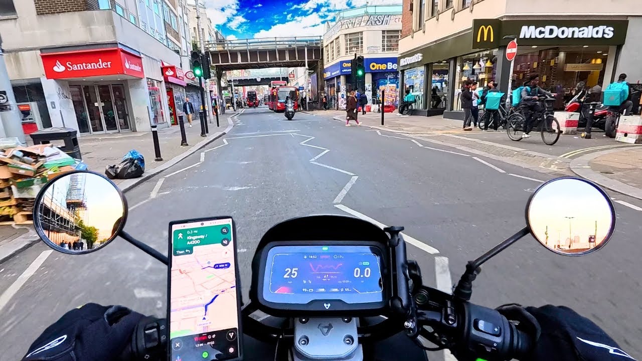 Saturday Night Delivering For UberEats Deliveroo & Just Eat - Central London Is So Chaotic!