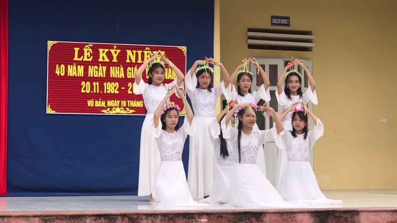 CÔ TUYỆT VỜI NHẤT(8A2 THCS Vũ Bản)