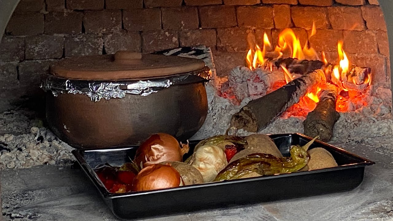 Taş Fırında Lokum Kıvamında  Güveçte Kemikli Et. Köy Hayatı.
