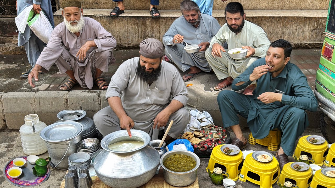 100/- Rs CHEAP Roadside ORGANIC Pakistani Breakfast - Makki Ki Roti, Dahi & Sarson Ka Saag Nashta