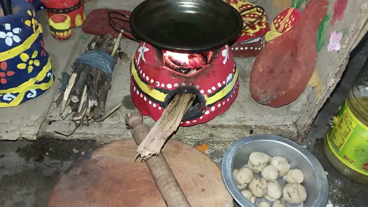 আজকে মিনি কিচেনে লুচি বানালাম।