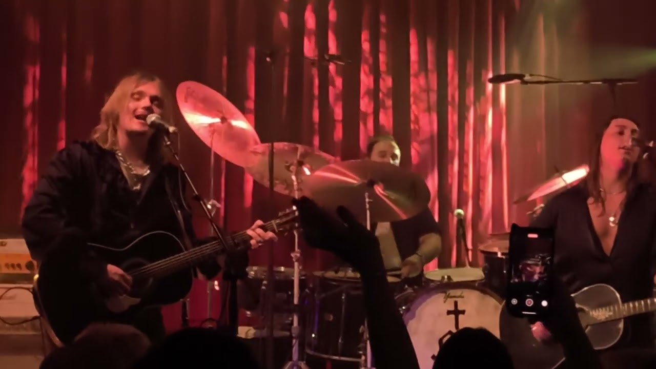 Mirador - Must I Go Bound ( Live am 04.11.2025 im Lido/Berlin)