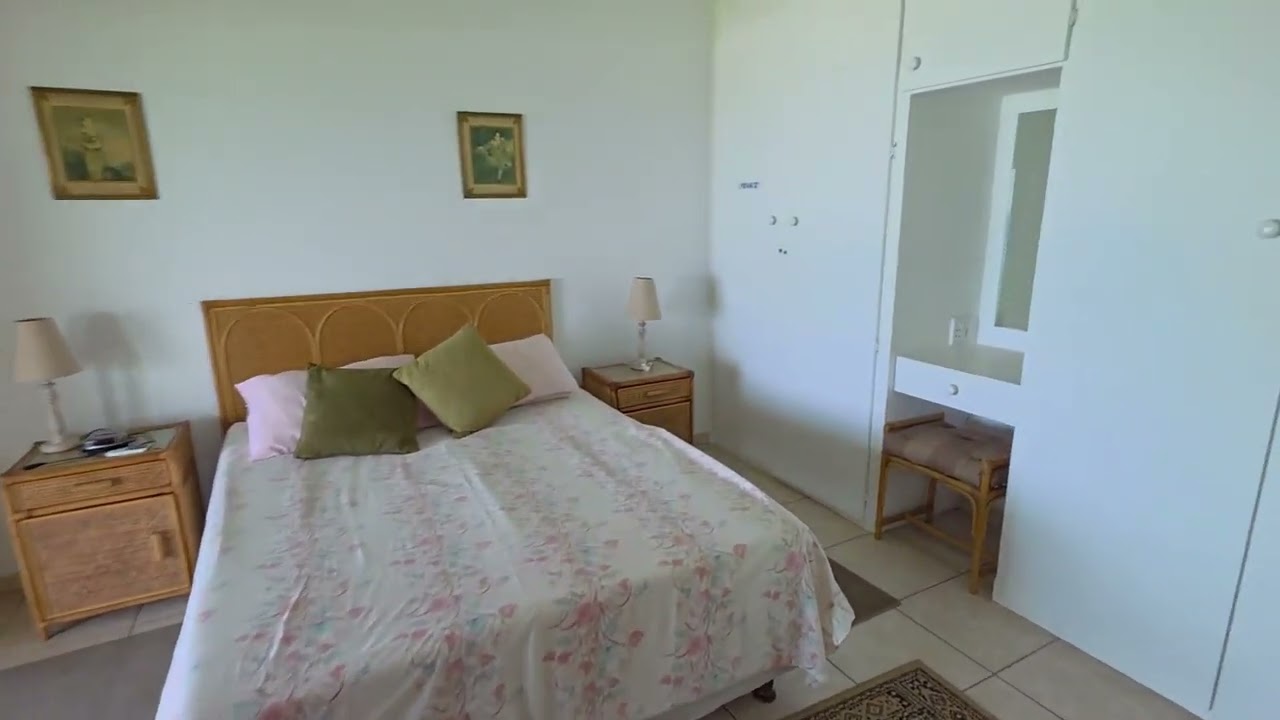 Beautiful 2 bedroom, 1 bathroom apartment for sale on the Shelly Beach Beachfront!!