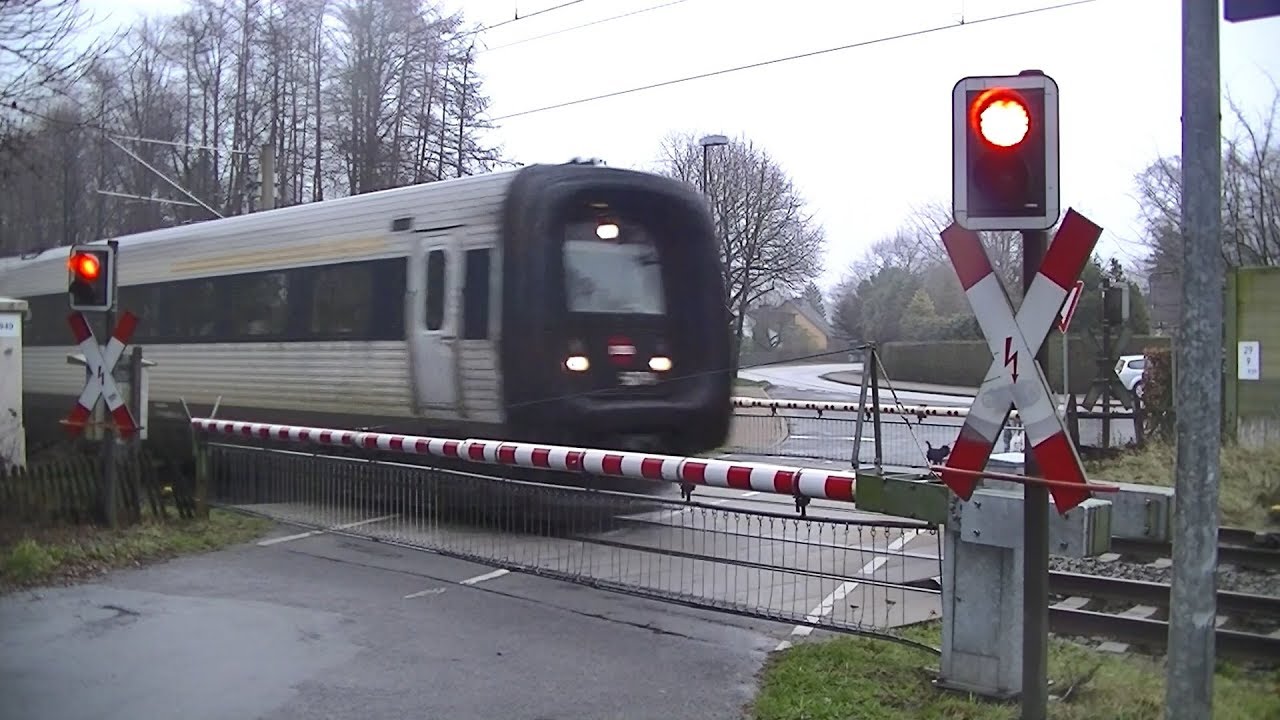 Spoorwegovergang Kupfermühle (D) // Railroad crossing // Bahnübergang