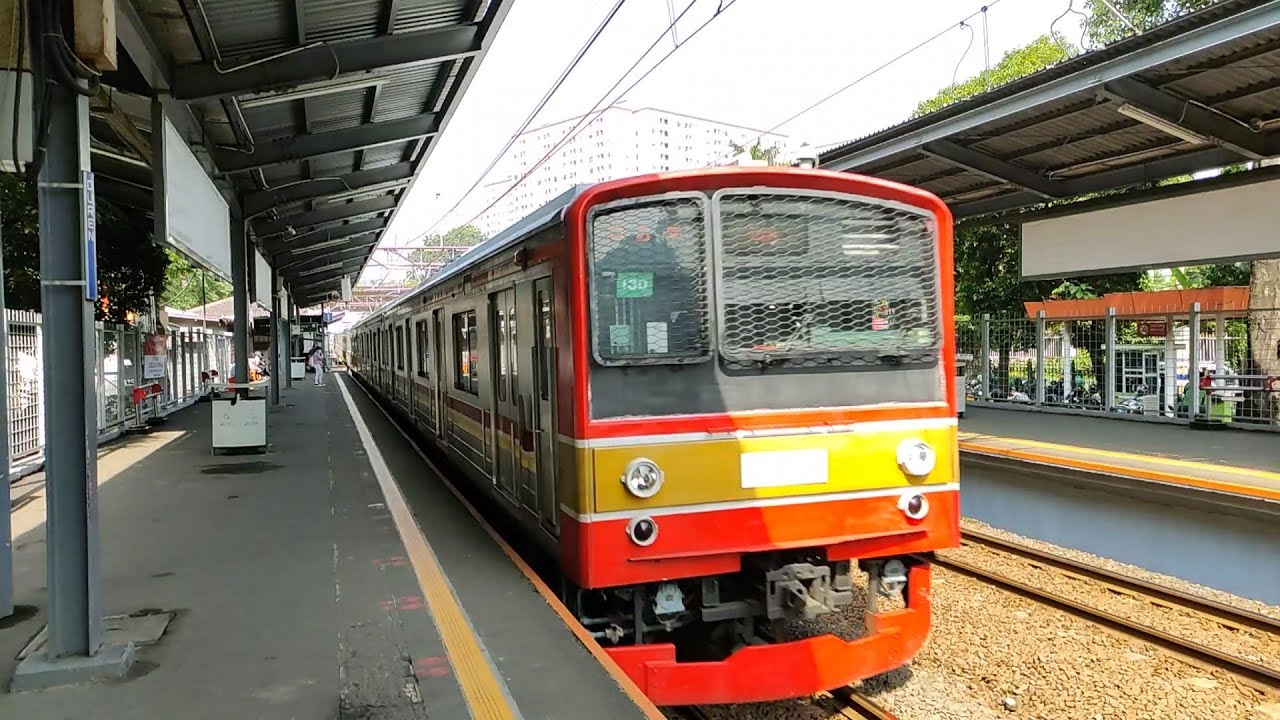 Morning routine with electric train KAI Commuter | cinematic short movie using Poco X3